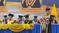 Prof. Dr. Nur Fajriyah Asyik, S.E., M.Si., Ak., CA saat memberikan sambutan usai dikukuhkan sebagai Guru Besar di Bidang Akuntansi.(Azis/lacakpos)