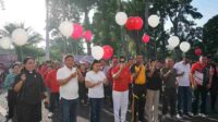 Penjabat Bupati Minahasa Dr. Jemmy Stani Kumendong bersama Forkopimda melepas balon bersama-sama (ist)