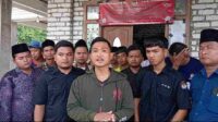 Hariyanto saat memberikan keterangan secara terbuka di depan awak media terkait dugaan konkalikong Penetapan Calon KPPS Desa Karang Penang Oloh di sekretariat PPS, Kamis (04/01/2023)