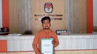 Idris mewakili 44 nama "Korban Terpental" Ulah Oknum Badan Adhoc KPU Sampang, saat ditemui di Kantor KPU Sampang, Senin, (09/01/2023)