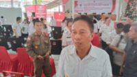 awak Bupati FDW saat di wawancarai oleh awak media.