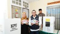 Bupati-Eka-Putra-Gunakan-Hak-Pilih-di-TPS-35-Baringin_140224114543