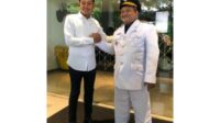 Mantan Wabup Sampang H. Abdullah Hidayat (kiri) ketika mendampingi Rudi Arifiyanto di sebuah hotel. (Foto saat persiapan gladi bersih jelang pelantikan)