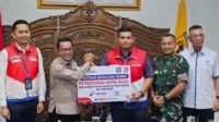 Bupati-Eka-Putra-Terima-Sumbangan-PT-Pertamina-Patra-Niaga-Regional-Sumbagut-GM-Freddy-Anwar-Jamin_150524115814