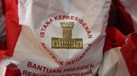 Tanah-Datar-Terima-1000-Paket-Sembako-Bantuan-untuk-Warga-Terdampak-Banjir-dari-Presiden-Jokowi_160524042846