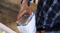 Bantuan-Tunai-Bencana-Galodo-Tanah-Datar-Mencapai-2-Miliar-Rupiah_120624110103
