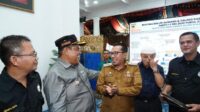 Bupati-Suhatri-Bur-Kembali-Serahkan-Bantuan-Bagi-Korban-Banjir-Bandang_040624093632