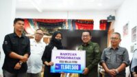 Program-Berobat-Gratis-Bupati-Yulizar-Dan-Isteri-Bersyukur-Bisa-Melihat-Kembali_100624090304