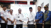 Sebagai-Wujud-Perhatian-Terhadap-Saudara-Bupati-50-Kota-Serahkan-Bantuan-Rp-100-juta_200624084154