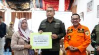 Wagub-Audy-Joinaldy-Bantu-Ahli-Waris-Bupati-Eka-Putra--Ucapkan-Terima-Kasih_100624090544