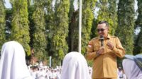 Hadir-Saat-Upacara-Bendera-SMKN-1-Batusangkar-Bupati--Eka-Putra-Puji-Masakan-Siswa-Siswinya-Enak_130824081338