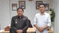 Jemmy Kumendong (kiri) resmi nahkodai KAGAMA Manado mengganti Taufik Tumbelaka (ist)