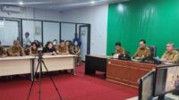 Penjabat Bupati Minahasa Dr. Noudy R.L. Tendean SIP, M,Si saat mengikuti Rapat Koordinasi TPID secara virtual (ist)