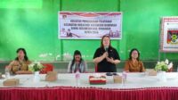 Kepala Dinas Komunikasi dan Informatika Kabupaten Minahasa Maya Marina Kainde SH, MAP, saat membawakan materi (ist)