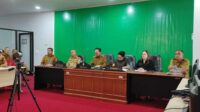 Penjabat (PJ) Bupati Minahasa, Dr. Noudy R.P. Tendean SIP, M,Si, bersama Sekretaris Daerah Dr. Lynda D. Watania MM, M,Si, mengikuti Forum Group Discussion (ist)