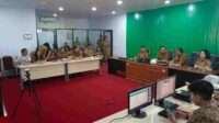 Penjabat Bupati Minahasa, Dr. Noudy R.P. Tendean, S.IP, M.Si, dan jajaran saat mengikuti Rapat Koordinasi Pengendalian Inflasi (ist)