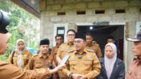 Melayat-ke-Rumah-Almh-Cinta-Bupati-Imbau-Generasi-Muda-Jaga-Etika-Dalam-Bergaul_040325081311