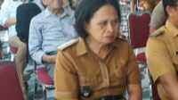 Hukum Tua Kalasey Satu, Lelly Tonggari saat mengikuti rapat koordinasi pembentukan Koperasi Desa Merah Putih Kecamatan Mandolang(lacakpos.co.id
