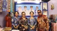 Bupati Minahasa, Robby Dondokambey, S.Si, MAP bersama Ketua TP-PKK dan Ketua Dekranasda Minahasa, Ny. Martina W. Dondokambey-Lengkong, SE., serta jajaran (ist)