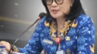 Sekretaris Daerah Kabupaten Minahasa, Dr. Lynda D. Watania, MM, M.Si memimpin rapat (ist)
