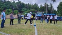 Buka Turnamen Pemuda Cup IV Tahun 2026, Wakil Bupati Halmahera Utara, Kasman Hi Ahmad Lakukan Tendangan Perdana (ist)