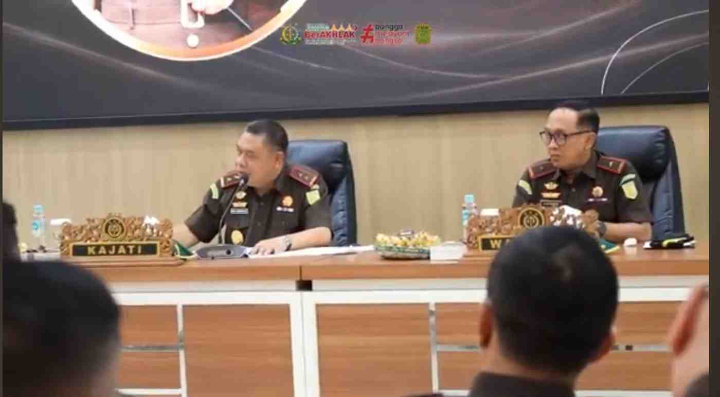 Kajati Jatim, Dr. Abdul Qohar AF, SH., MH didampingi Wakajati, Luhur Istighfar, S.H., M.Hum., menggelar Rapat Kerja perdana dan paripurna (ist)