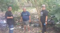 Anggota DPRD Halmahera Utara, Selvi Caluku berbincang dengan warga Desa Jati, kecamatan Kao(Fic/lacakpos.co.id)