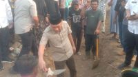 Wakil Gubernur Maluku Utara H. Sarbin Sehe meletakkan batu pertama pembangunan Masjid Nurul Aqsa di Desa Loleba (ist)